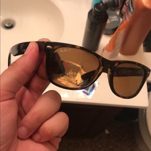 Tortoise Ray Ban’s (polarized)